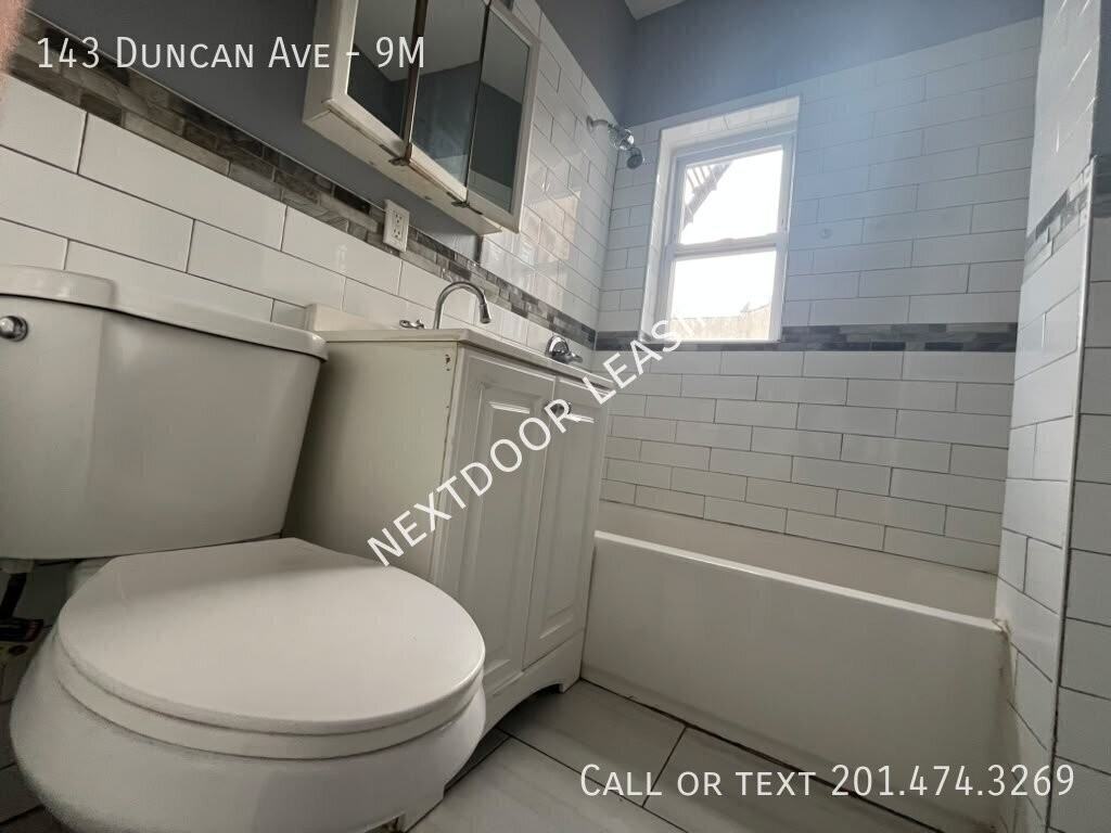 143 Duncan Ave #9M - Photo 4 of 8