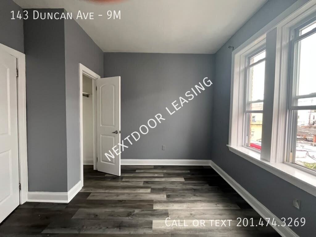 143 Duncan Ave #9M - Photo 7 of 8