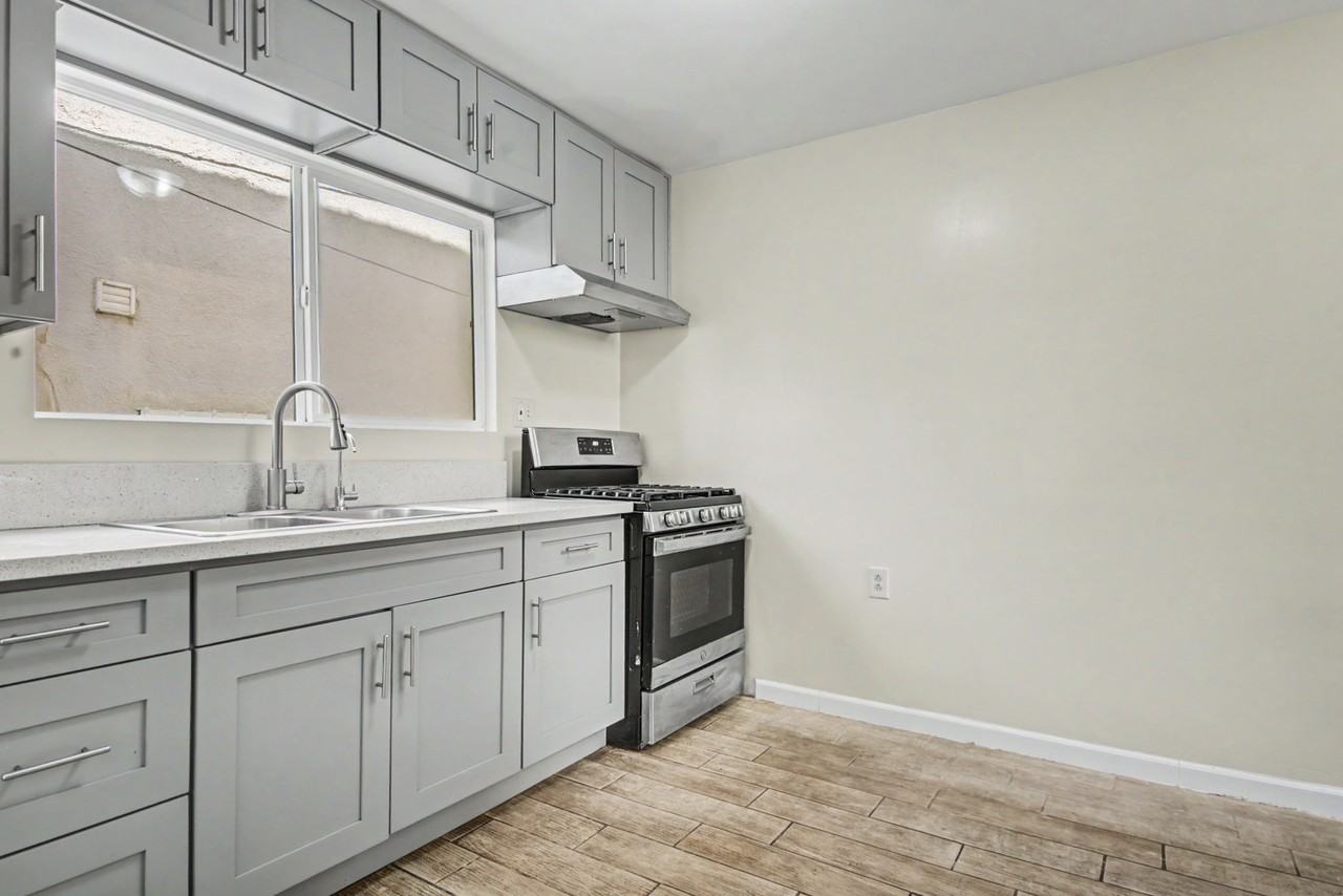 10518 S Vermont Ave #1-2 - Photo 5 of 20