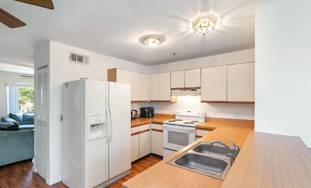 7911 Maplewood Dr #106 - Photo 5 of 14
