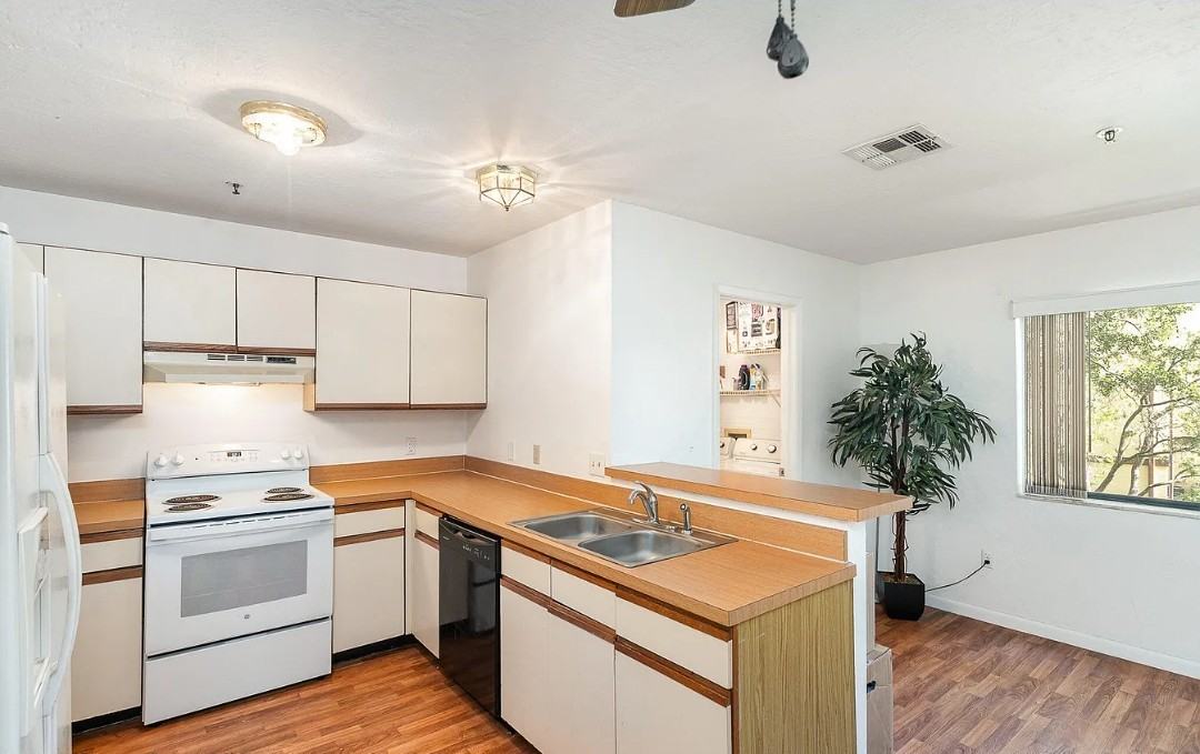 7911 Maplewood Dr #106 - Photo 6 of 14