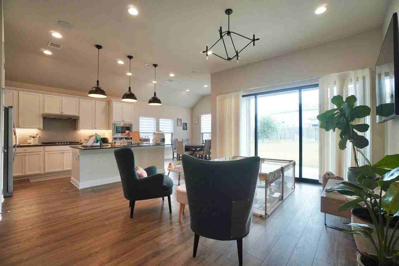 20509 Christie Marie Ln - Photo 3 of 35