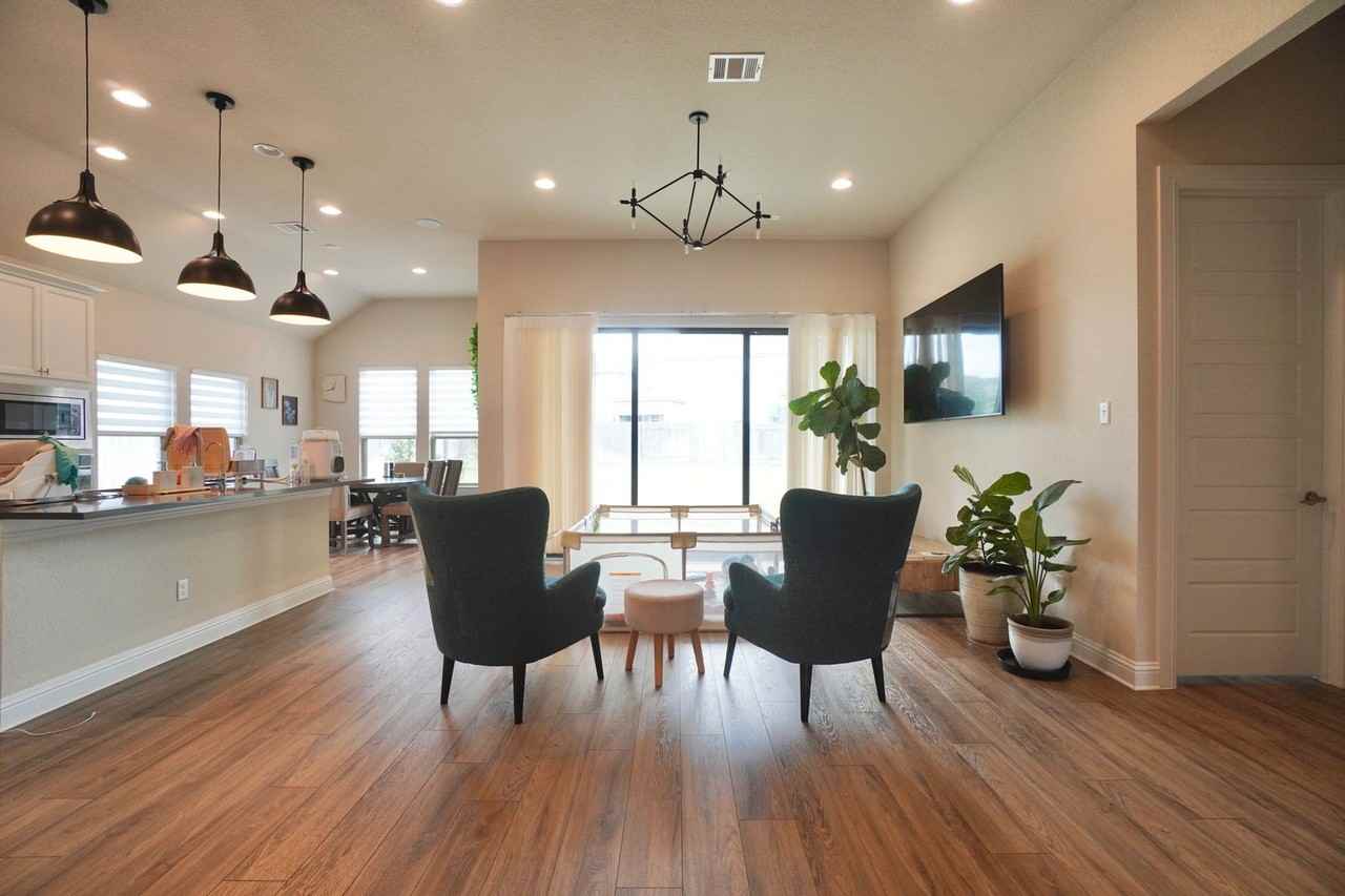 20509 Christie Marie Ln - Photo 4 of 35