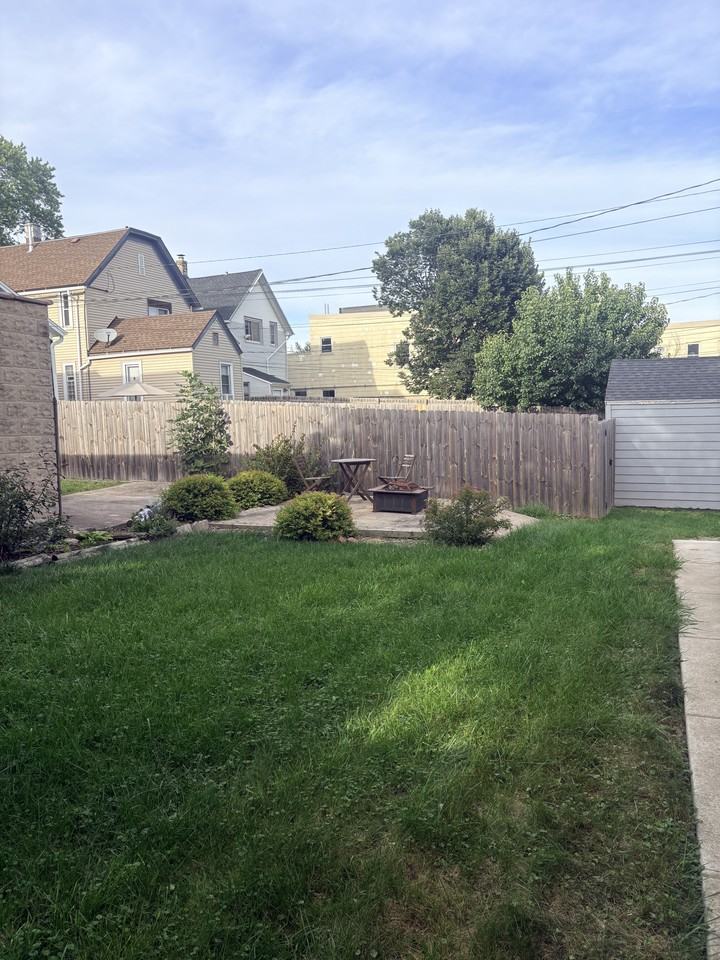 2614 S Clement Ave - Photo 2 of 11