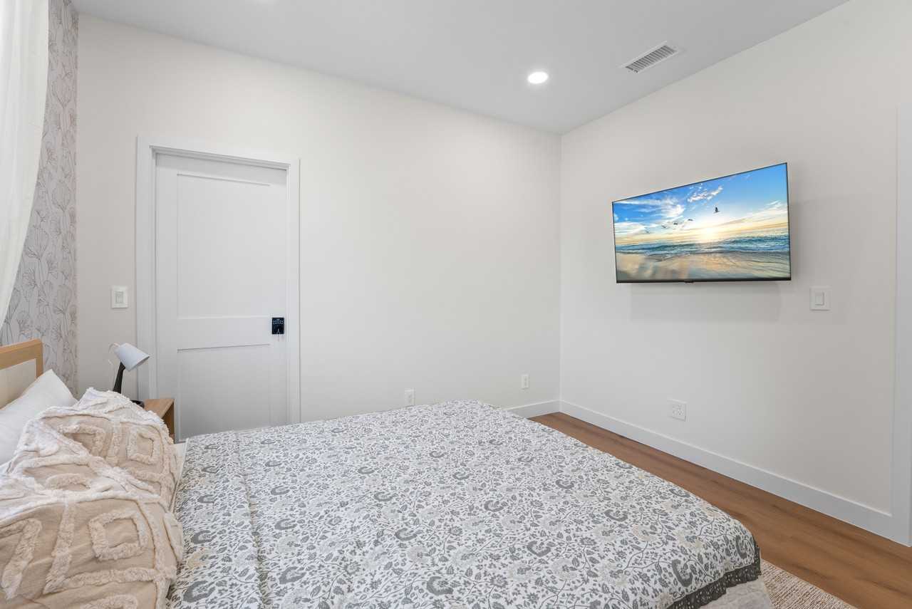 1075 Garfield Ave #NA - Photo 6 of 31