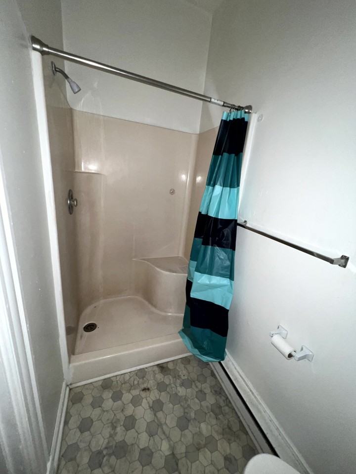 2000 Grace St #2 - Photo 7 of 11