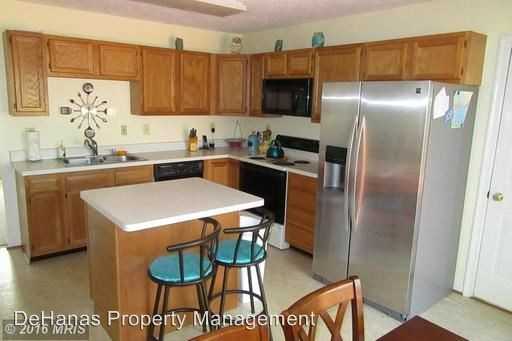 5471 Sir Douglas Dr - Photo 3 of 16