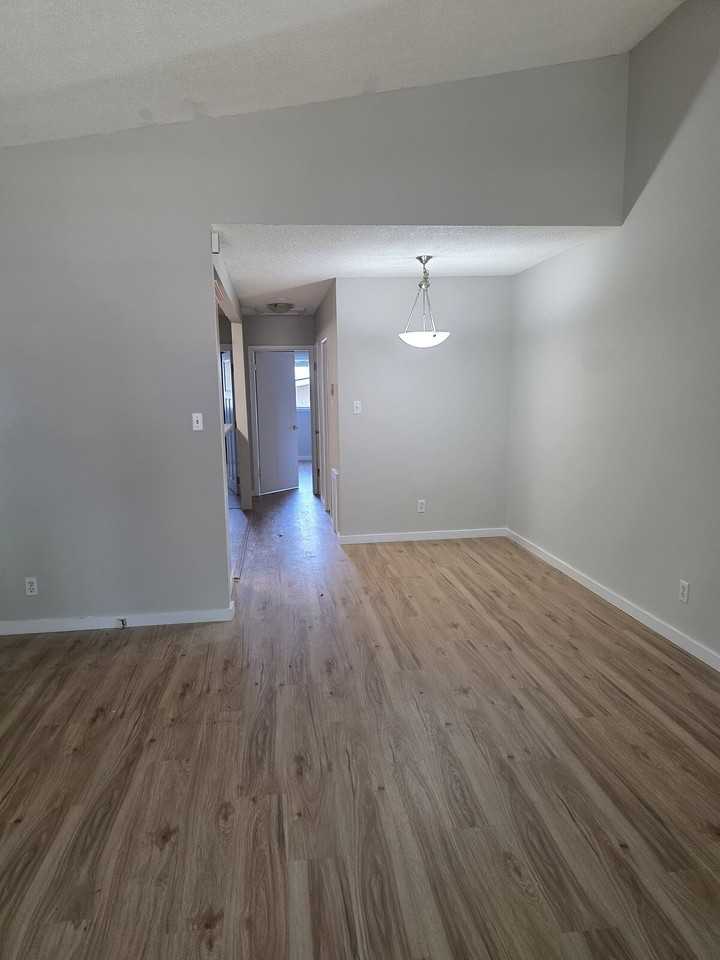 3135 41 St Sw - Photo 7 of 18