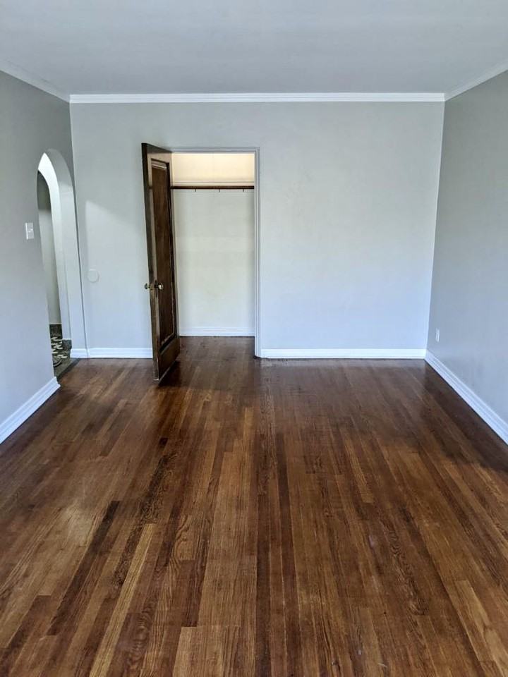 504 3rd St #3 - Photo 3 of 16