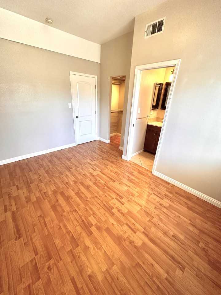528 N Parker St #NA - Photo 5 of 21