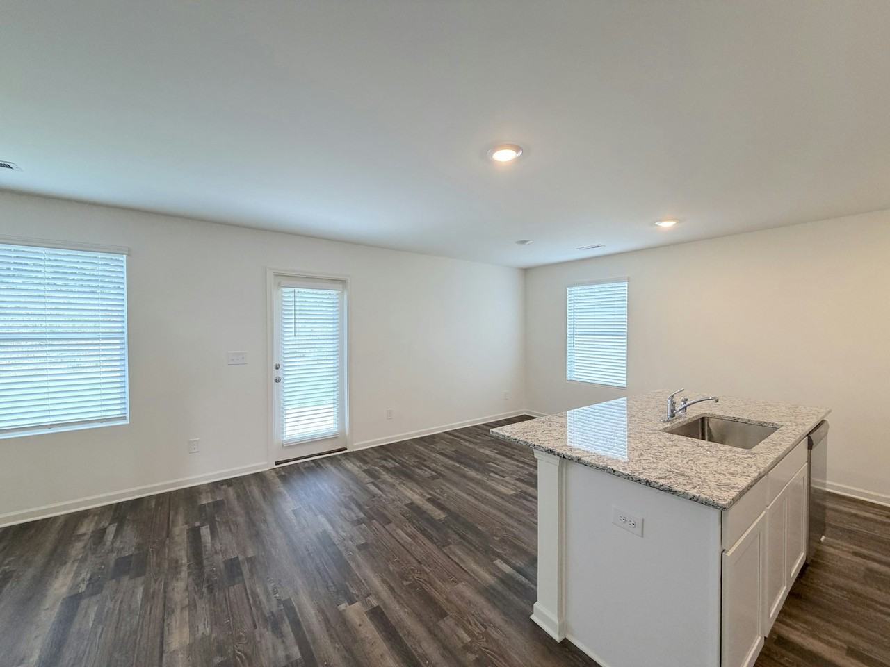 12742 Collier Curve - Photo 4 of 34
