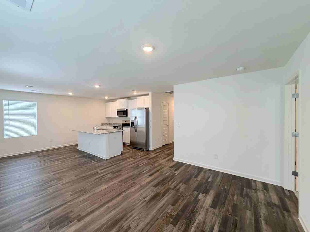 12742 Collier Curve - Photo 6 of 34