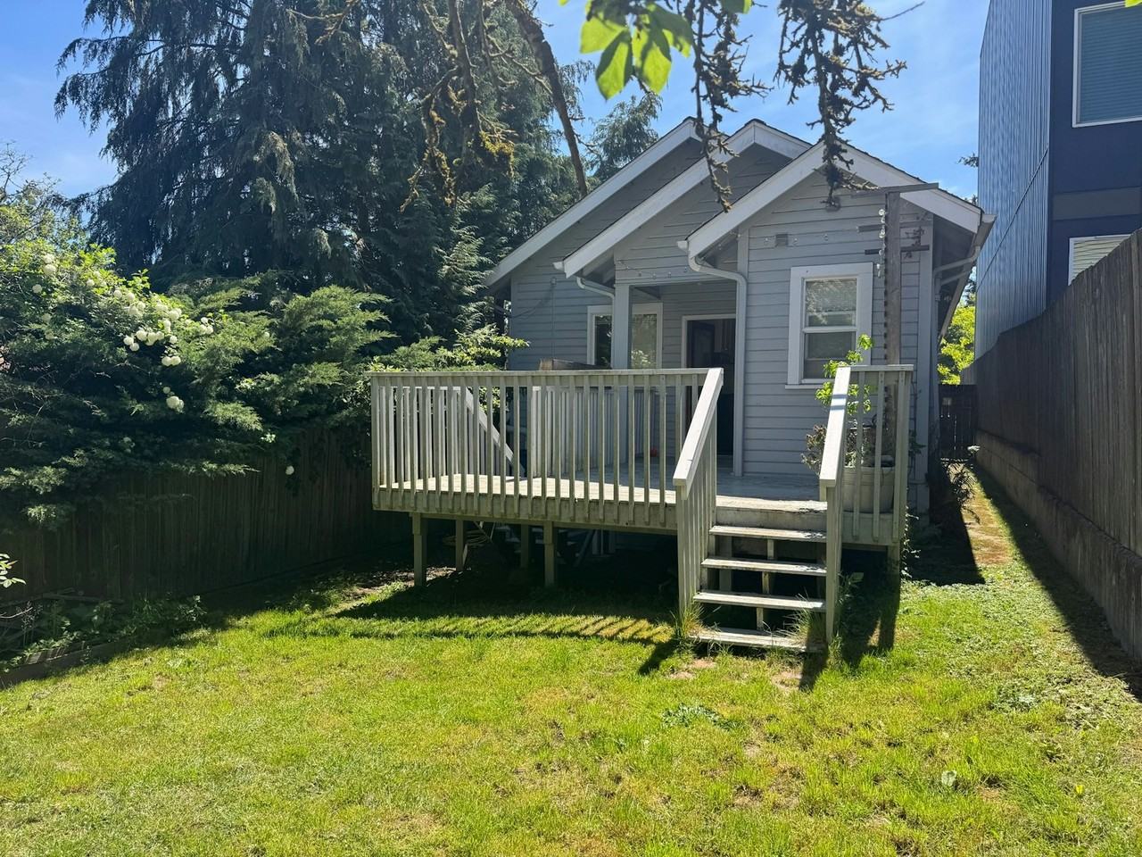 2848 SW Adams Street - Photo 2 of 9
