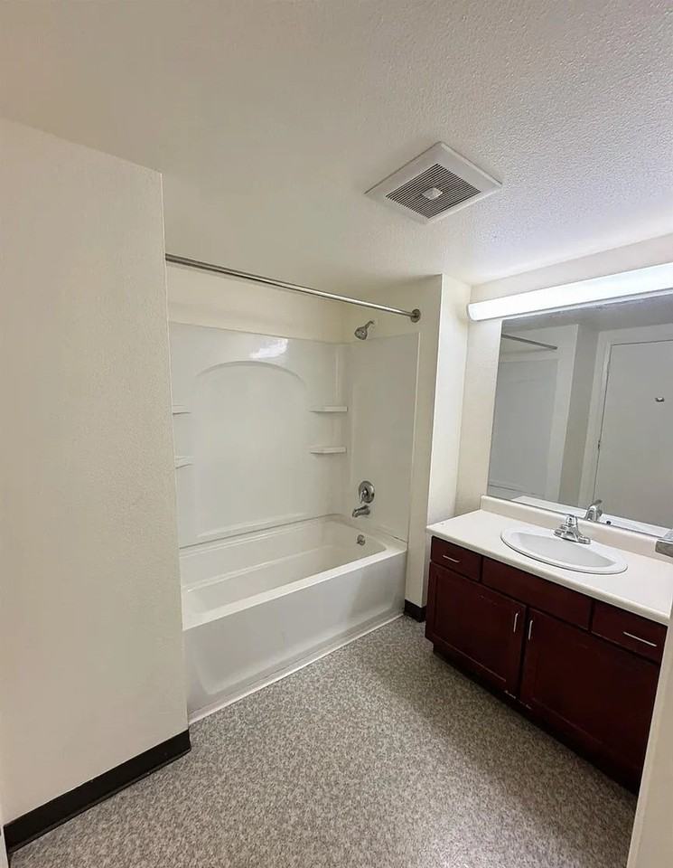 1740 Bancroft Avenue - Photo 3 of 8