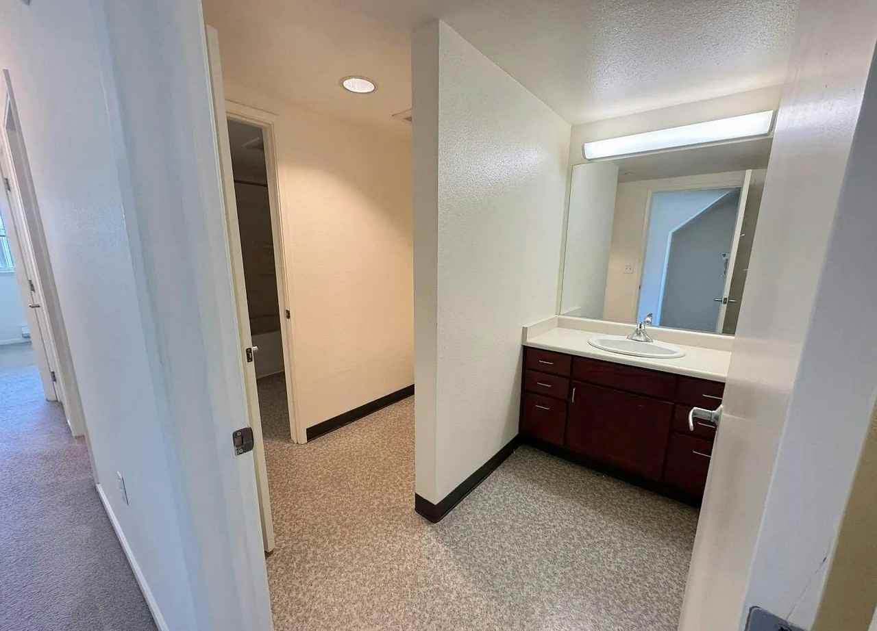 1740 Bancroft Avenue - Photo 6 of 8
