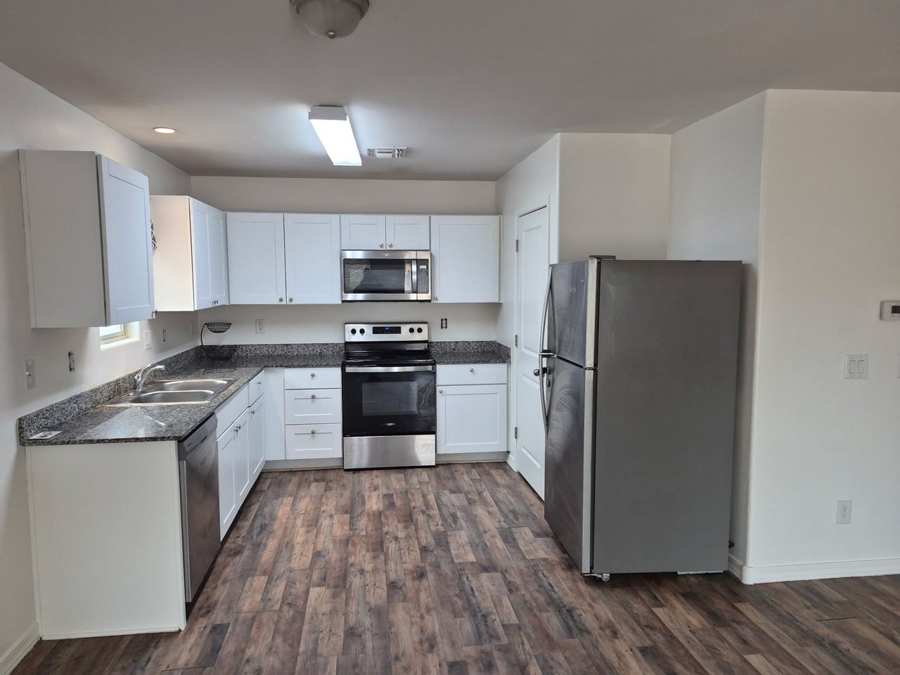 559 Holly St #NA - Photo 3 of 7