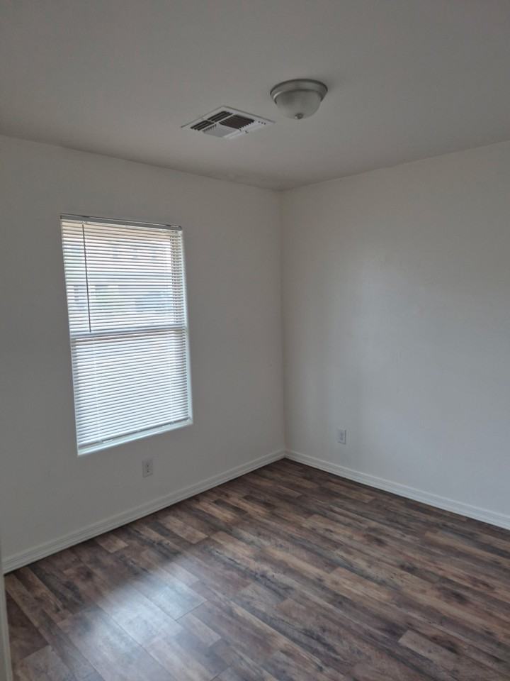 559 Holly St #NA - Photo 5 of 7