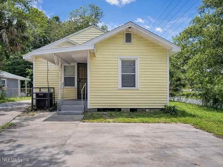 1671 W 35th St - Photo 2 of 19