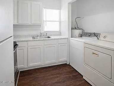 1671 W 35th St - Photo 4 of 19