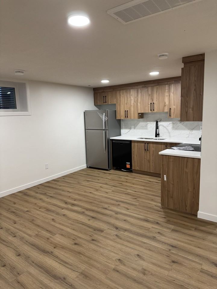 6418 28 Ave Sw - Photo 3 of 13