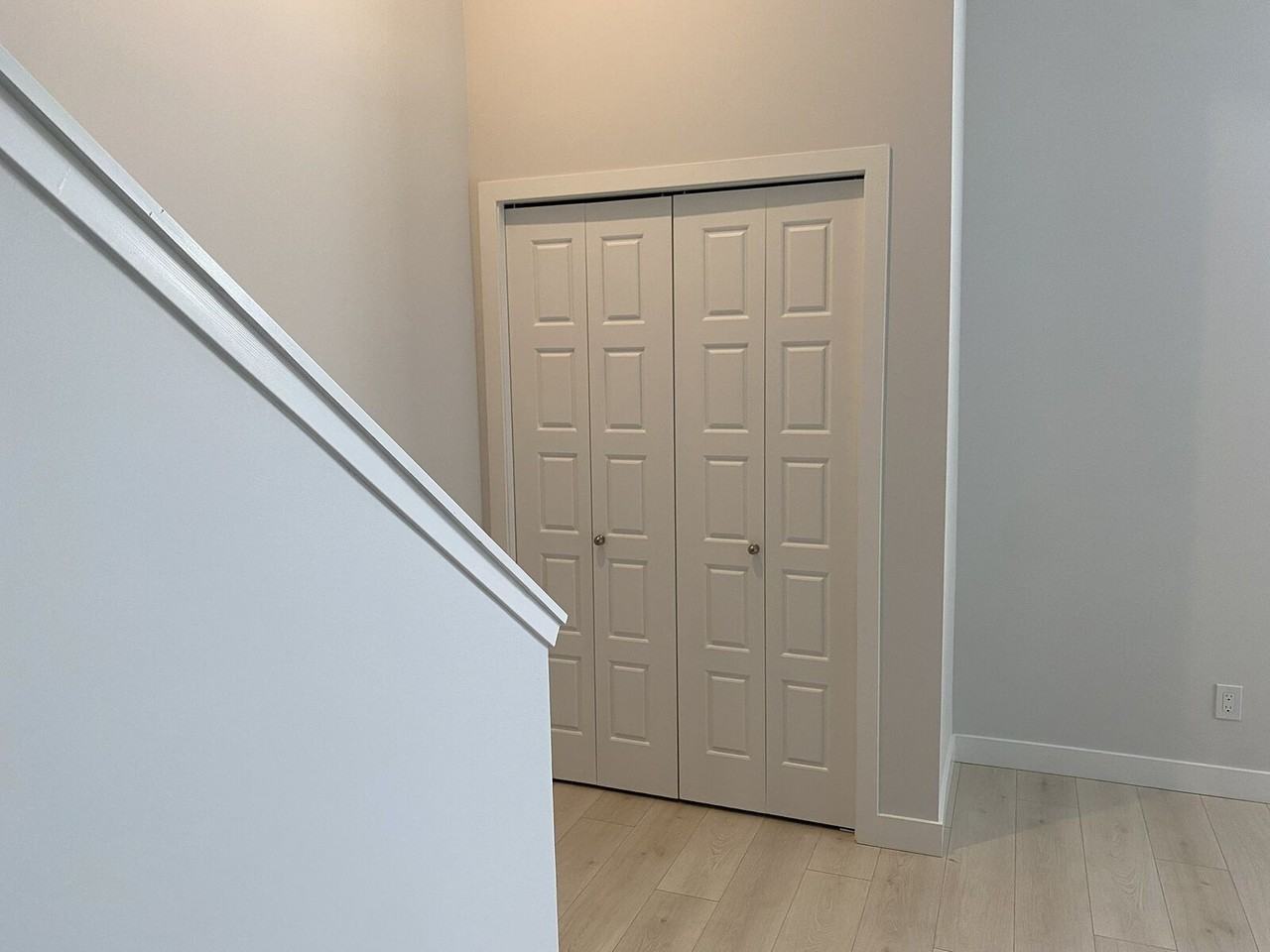 12139 35 Ave Sw - Photo 4 of 18