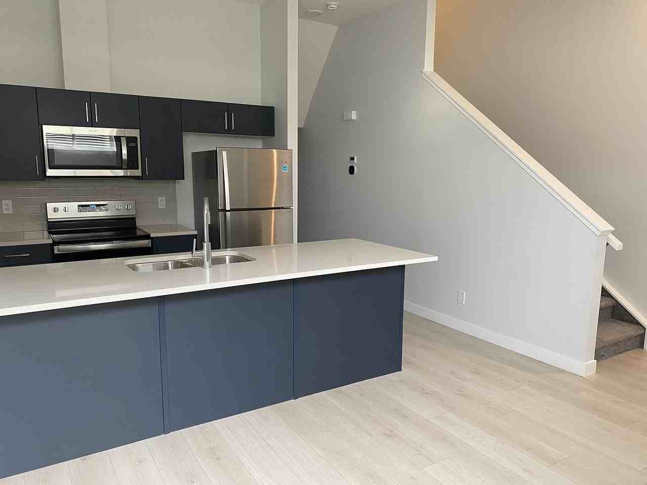 12139 35 Ave Sw - Photo 5 of 18