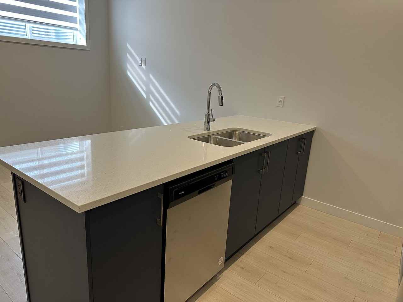 12139 35 Ave Sw - Photo 6 of 18