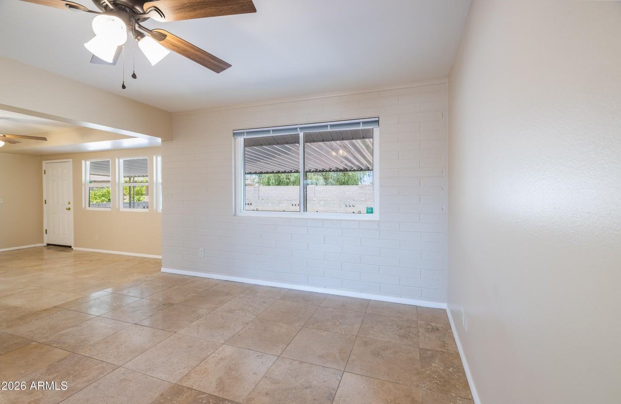11208 N 105th Ave - Photo 2 of 26