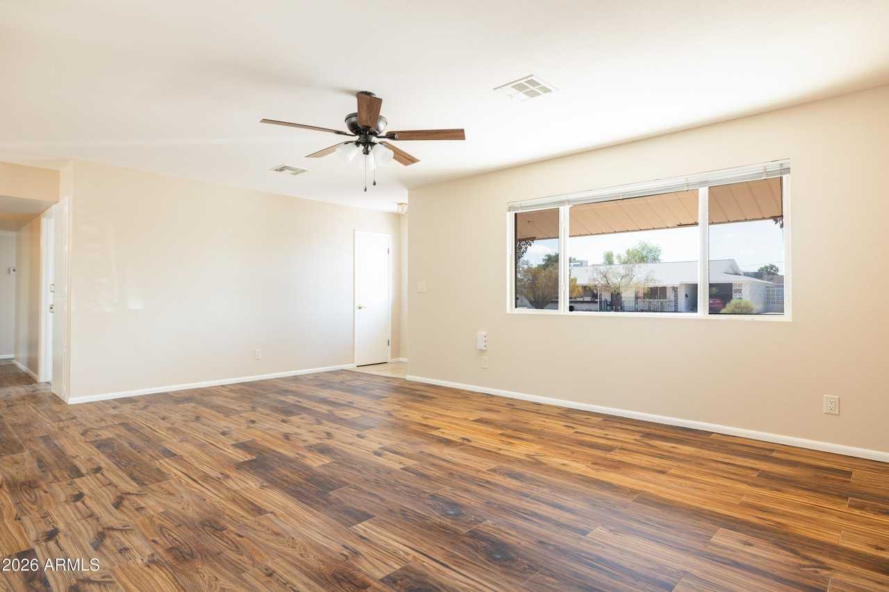11208 N 105th Ave - Photo 3 of 26