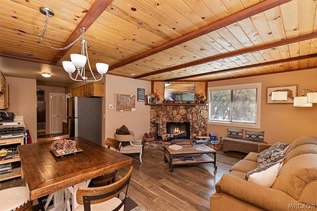 861 Kern Ave - Photo 2 of 10