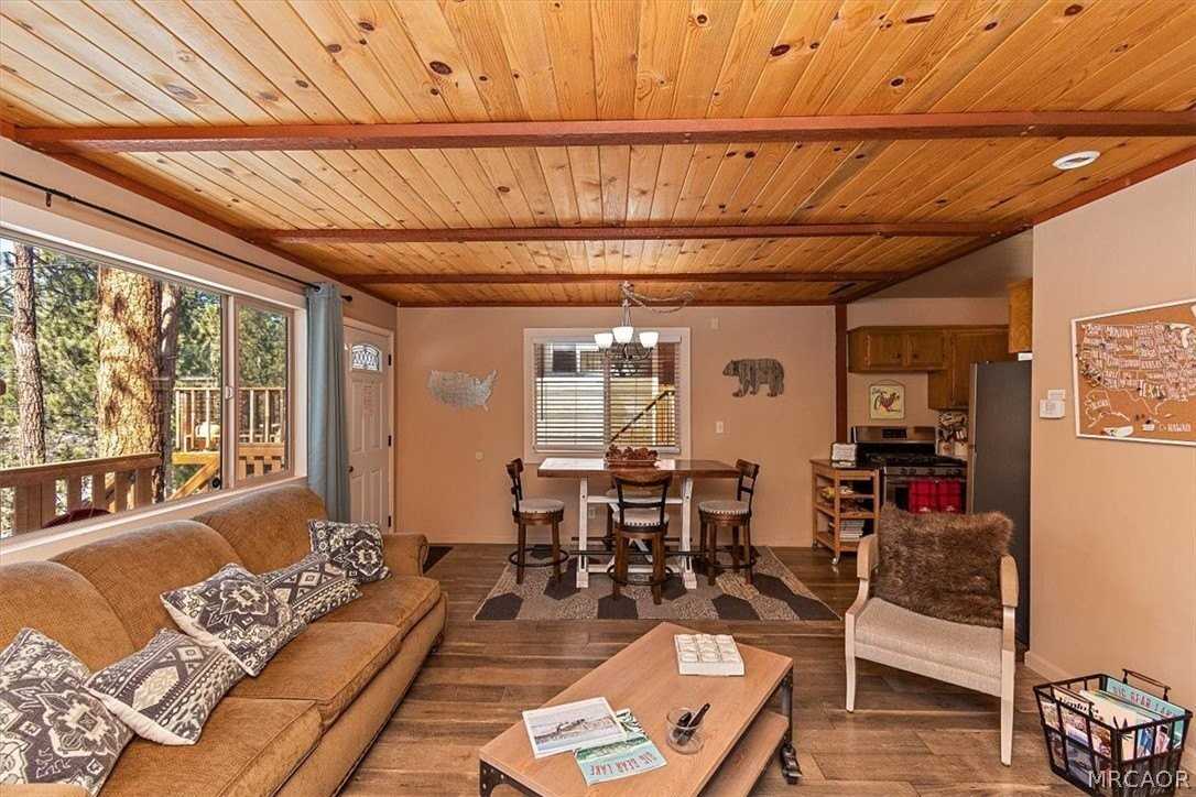 861 Kern Ave - Photo 4 of 10