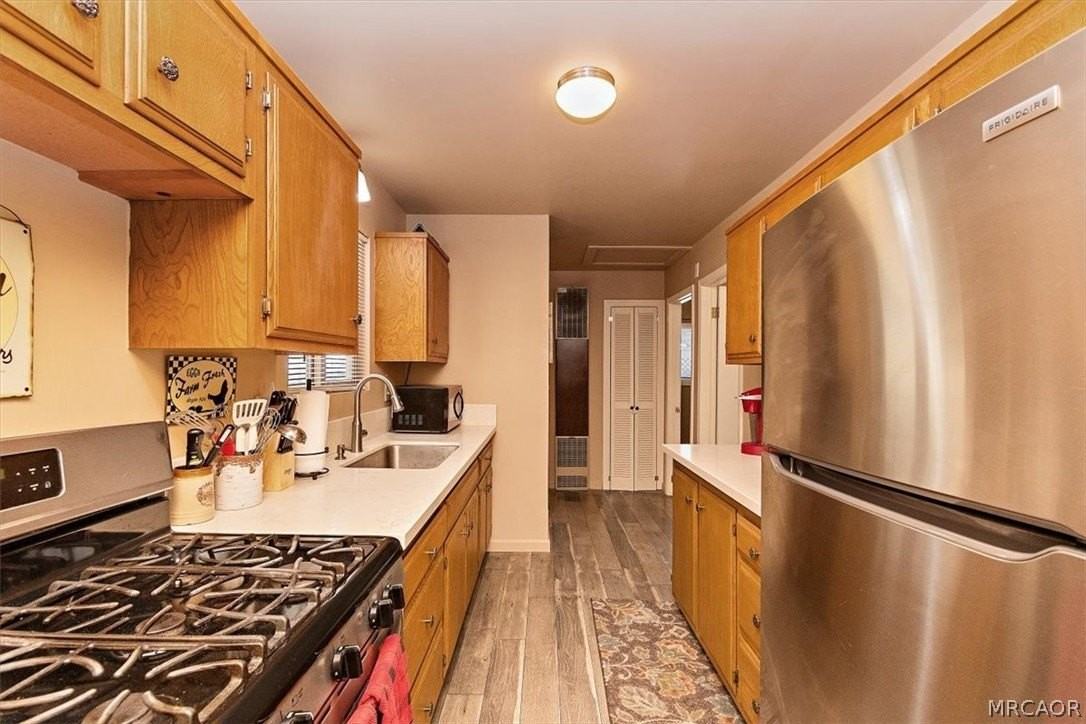 861 Kern Ave - Photo 5 of 10