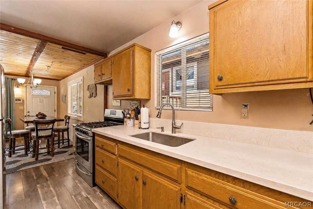 861 Kern Ave - Photo 6 of 10