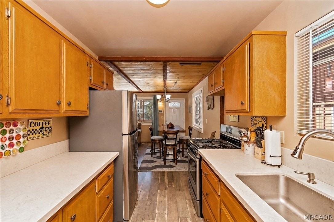 861 Kern Ave - Photo 7 of 10