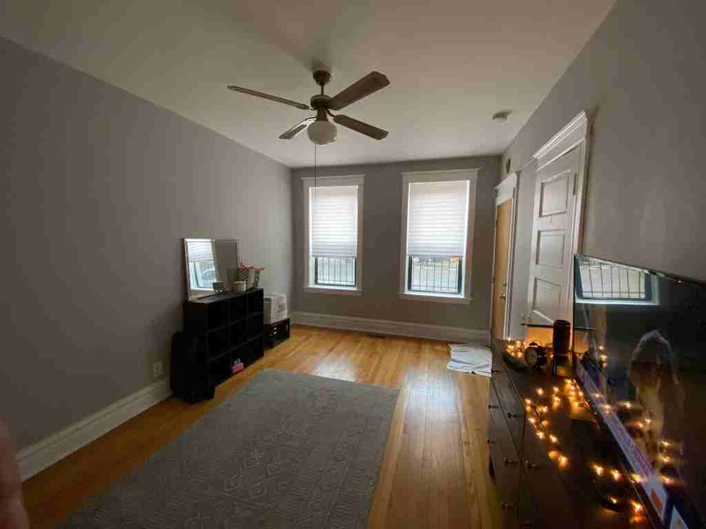 2301 N Leavitt St #2F - Photo 2 of 9
