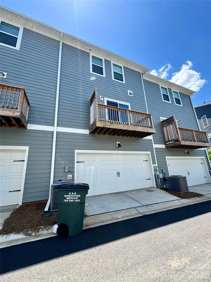 7221 Bryce Ave - Photo 4 of 22