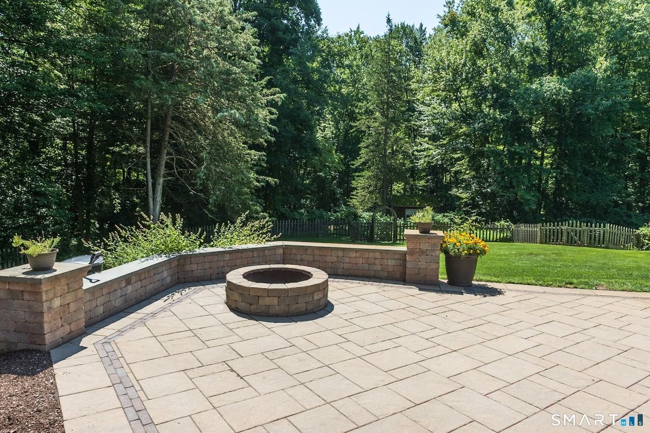 208 Adams Rd - Photo 5 of 33