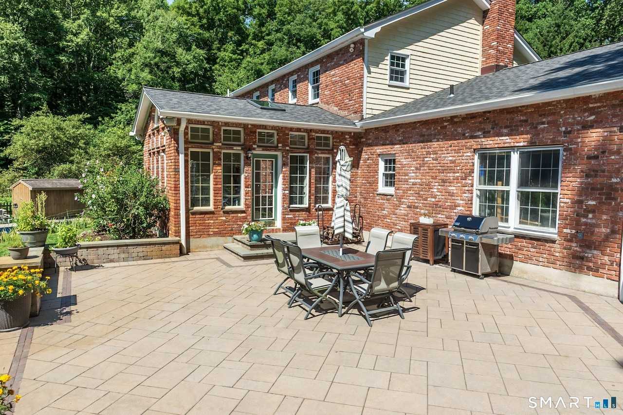 208 Adams Rd - Photo 6 of 33