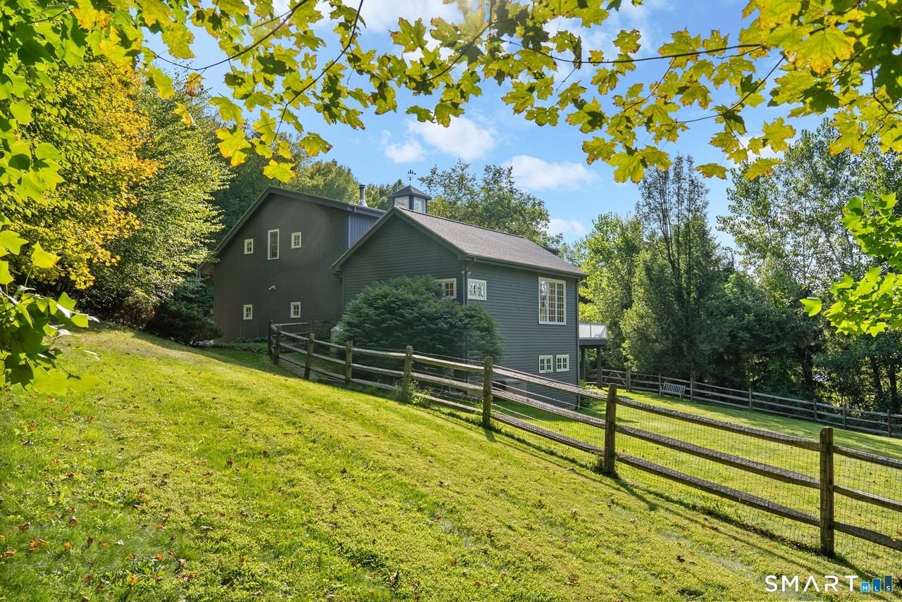 84 Gunn Hill Rd - Photo 5 of 40