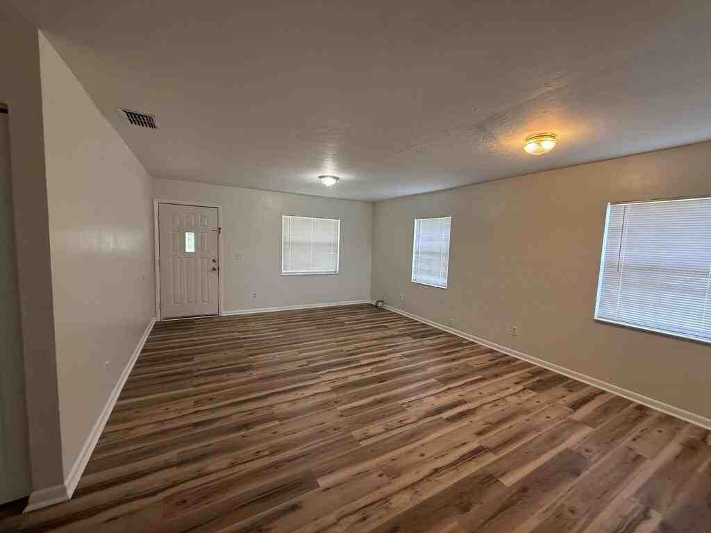 510 Nw 12th Dr - Photo 3 of 10