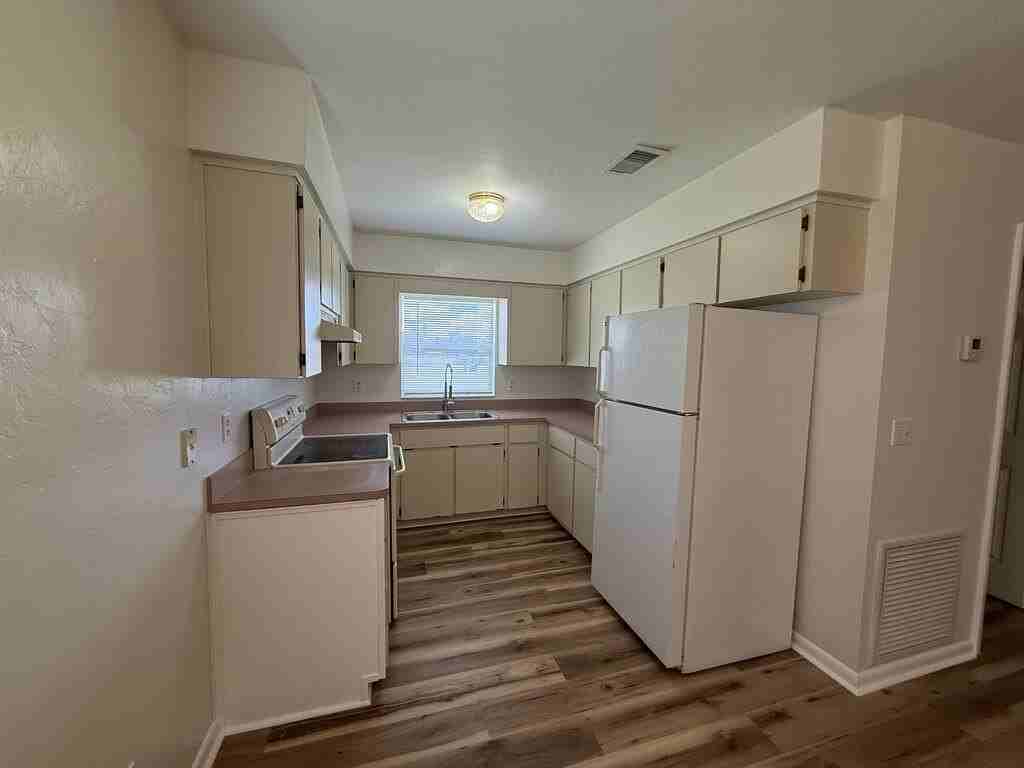 510 Nw 12th Dr - Photo 4 of 10