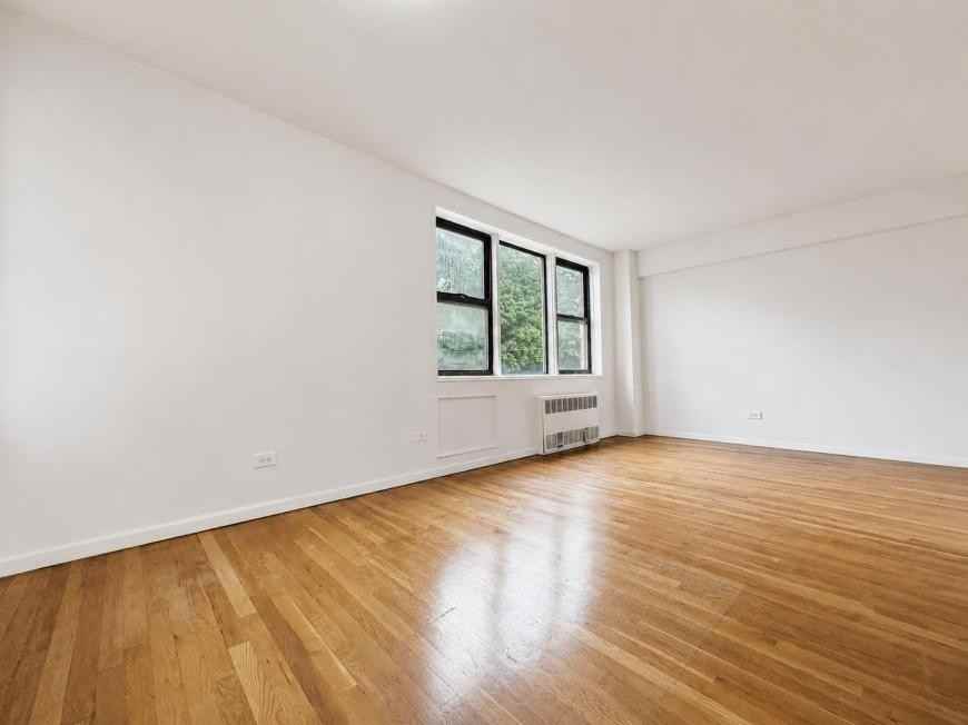 6645 Broadway - Photo 7 of 10