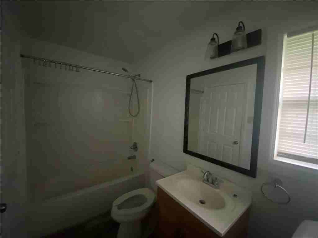 1731 River St Ne - Photo 6 of 10