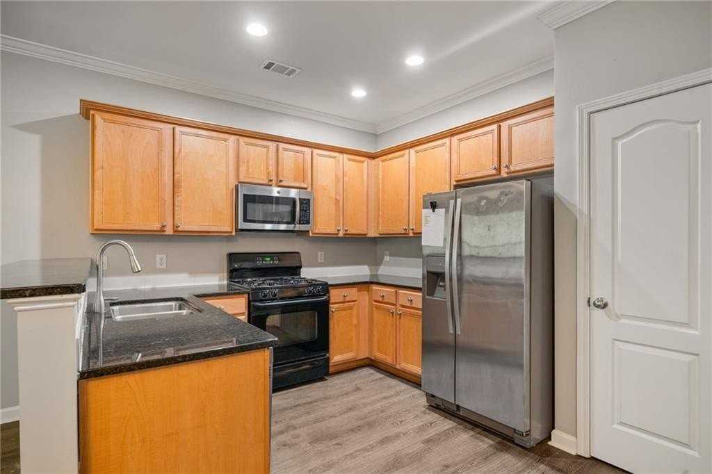 1030 Firethorne Pass - Photo 4 of 24