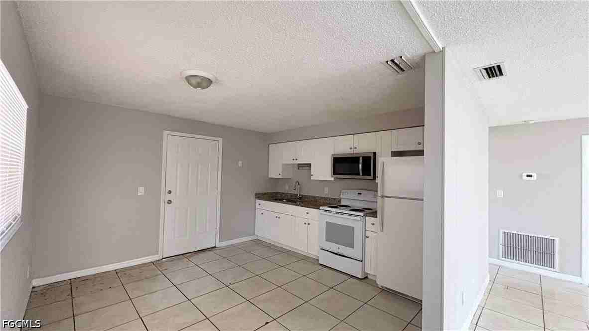 5537 10th Ave - Photo 5 of 10