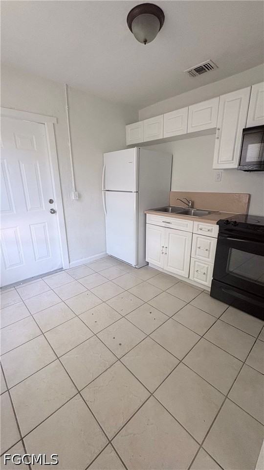 3042 Douglas Ave - Photo 5 of 9