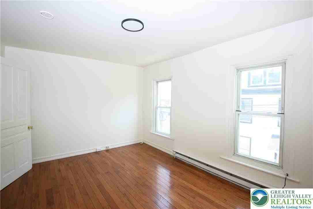320 N Law St - Photo 2 of 19