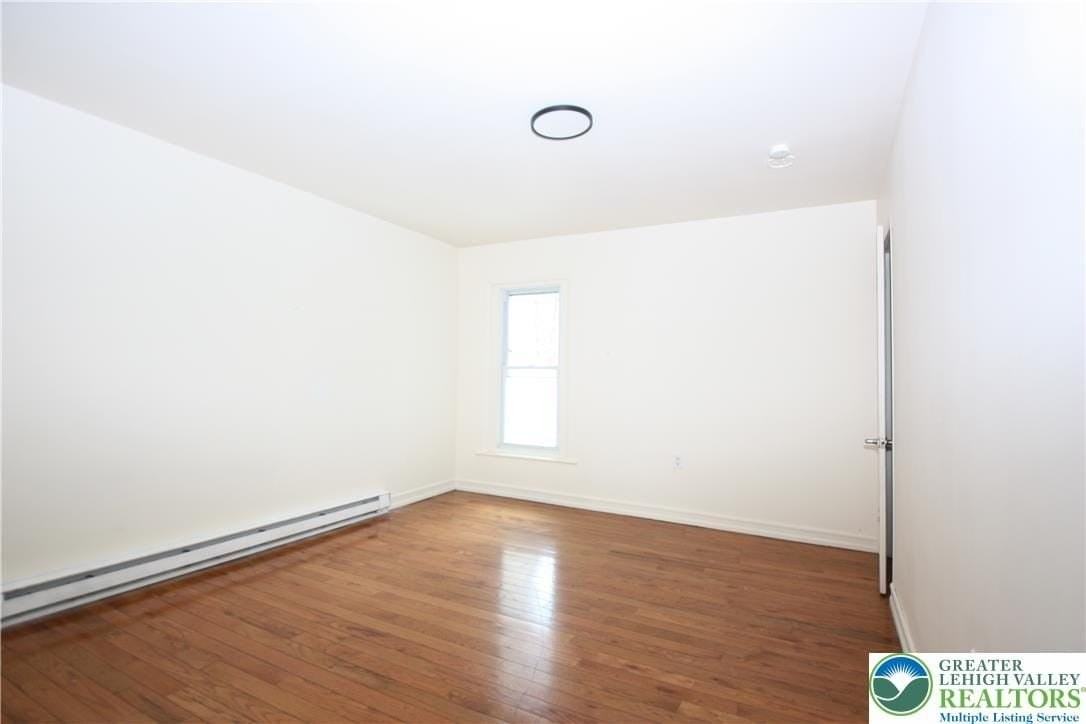 320 N Law St - Photo 4 of 19