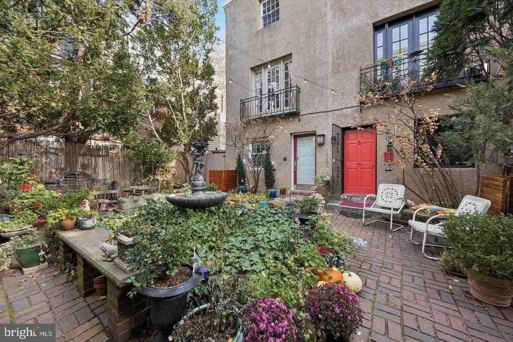 715 Rodman St - Photo 2 of 33