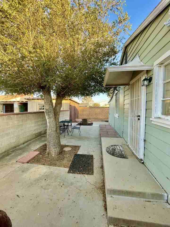 2080 Inyo St - Photo 3 of 12